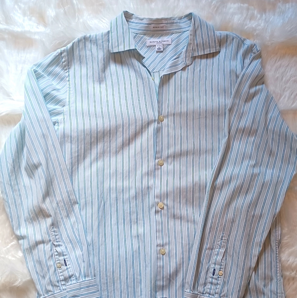 Banana Republic Dress shirt. Size Large